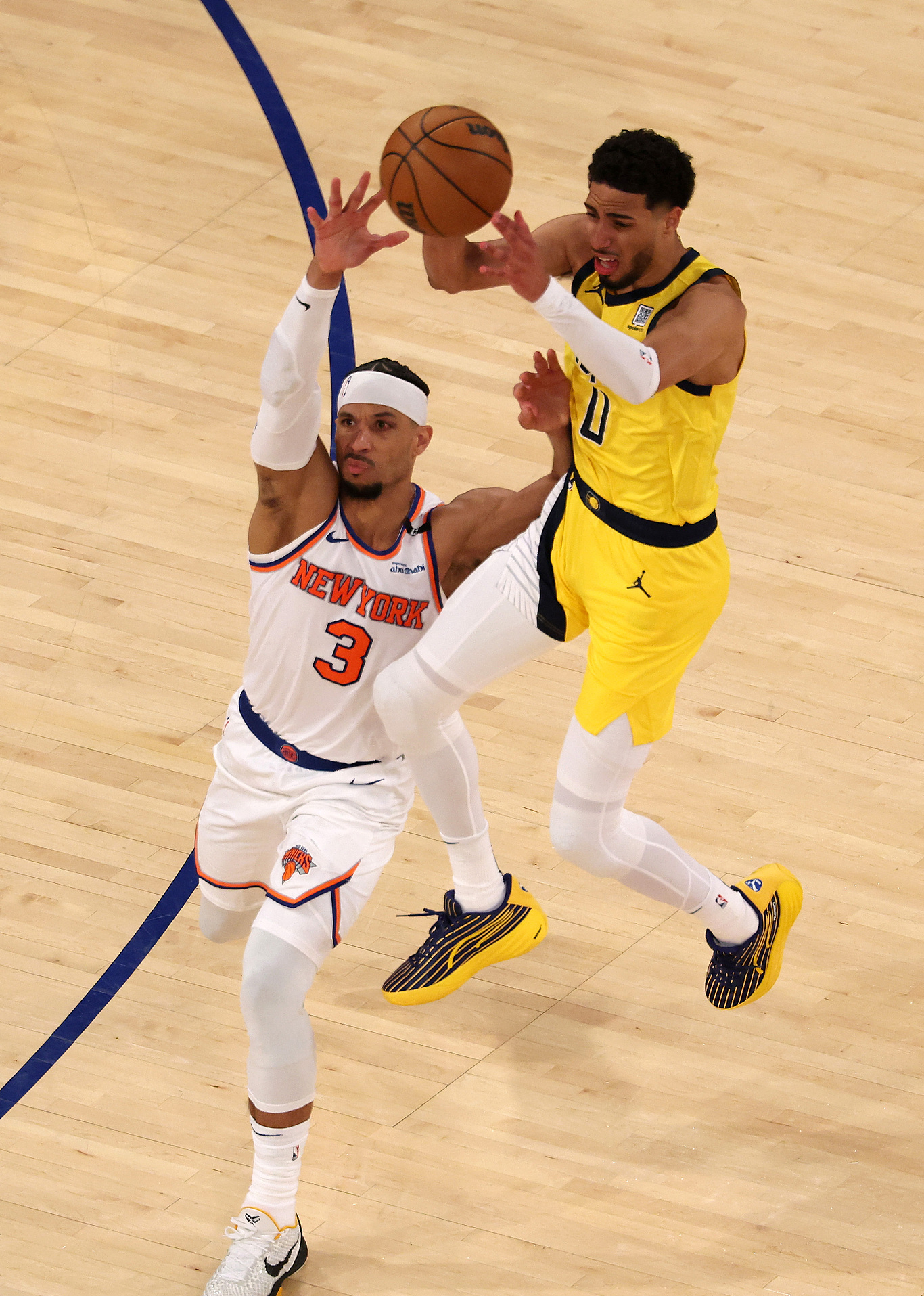 勇士险胜尼克斯,福克斯统治全场 勇士险胜尼克斯,福克斯统治全场