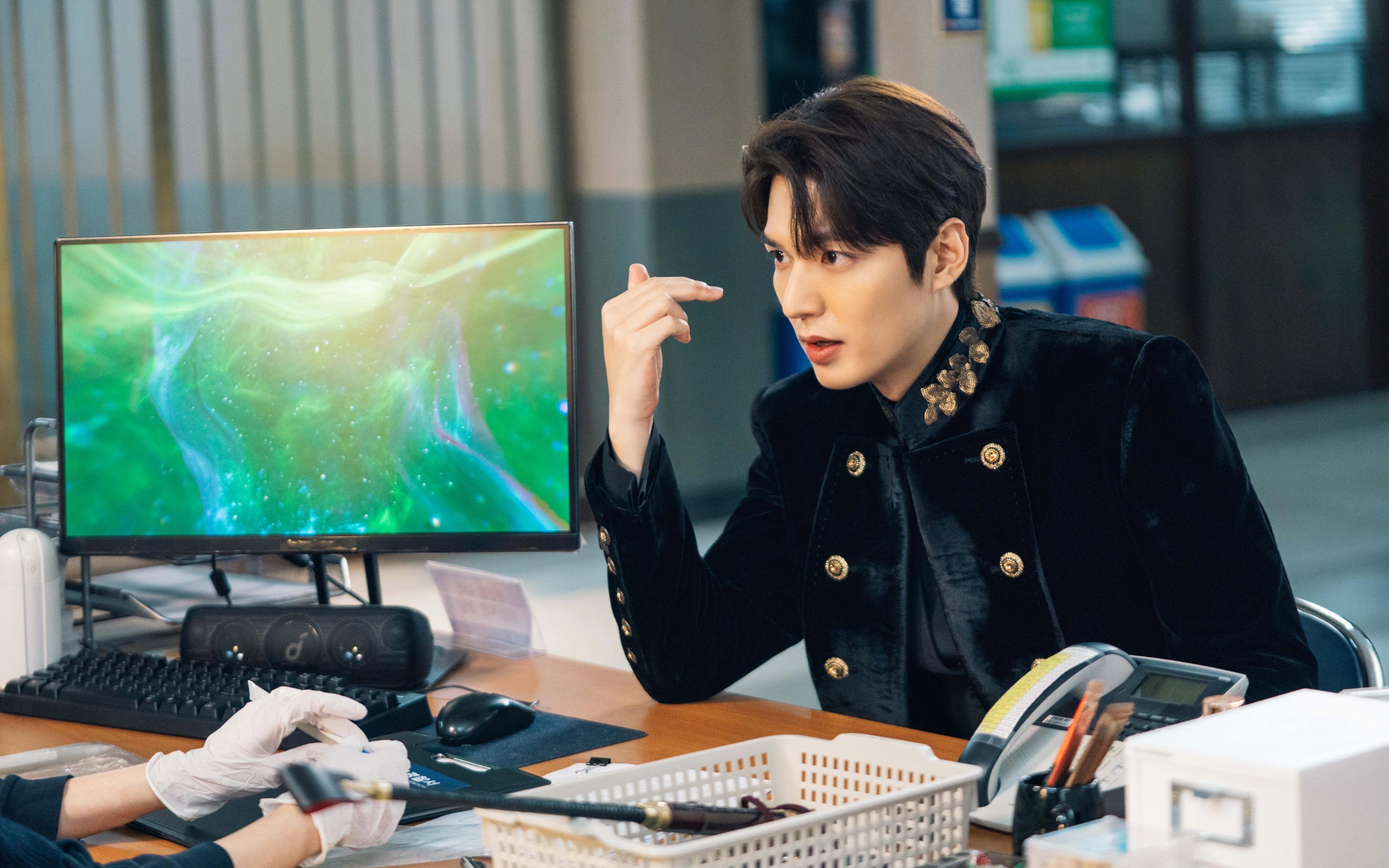 双城记，当亚平宁闪电刺破防线，法甲雄狮在非洲咆哮