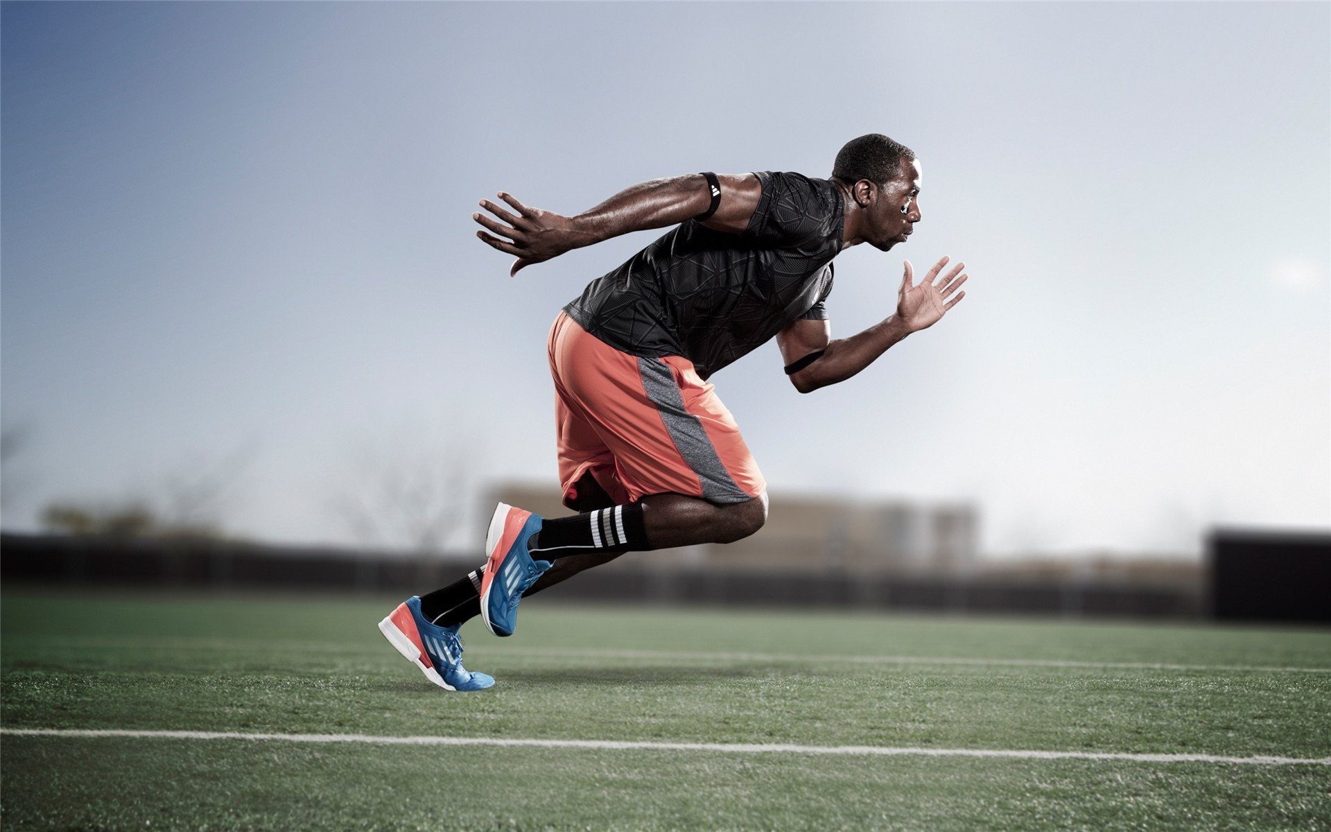 聚光灯下的唯一主角，迪亚斯在F1街道赛之夜的绝对统治